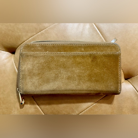 UGG Sheepskin Honey Zip Arndt Zip Wallet - Picture 10 of 14